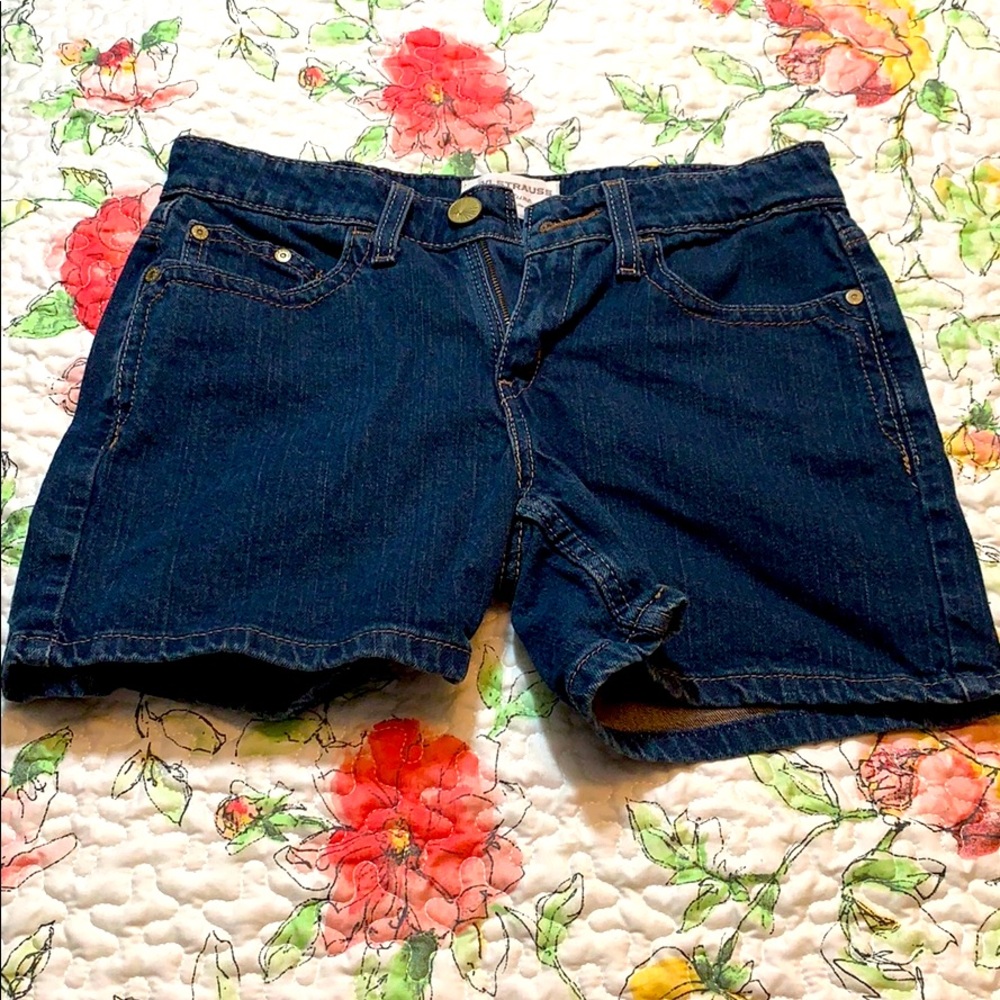 Levi Stratus Short